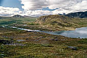 Parco Jotunheimen, Norvegia. Il pianoro di Gjendesheim visto dalla salita al Veslefjellet. 